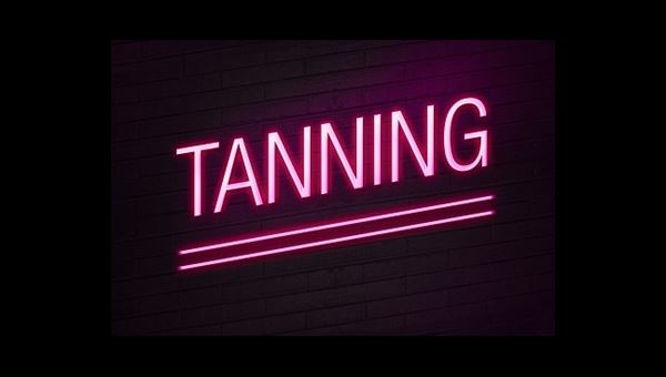 Neon sign that reads, "Tanning"