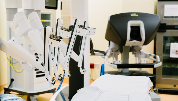 The daVinci Surgical System in an operating room at Winter Haven Hospital