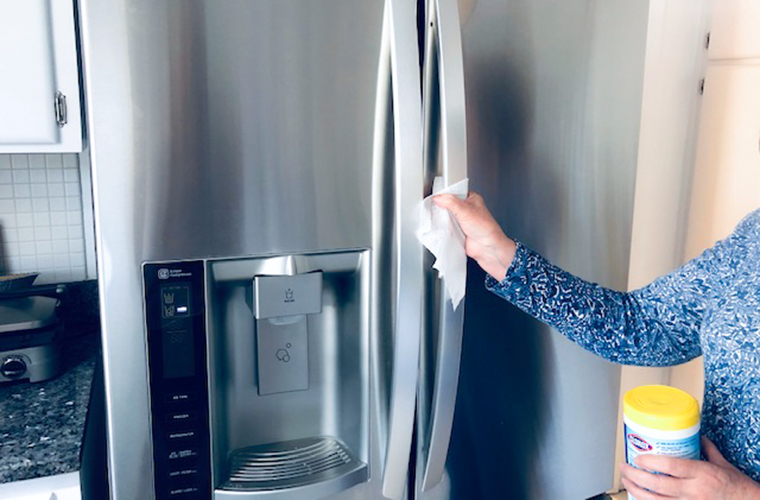 Cleaning refrigerator handle