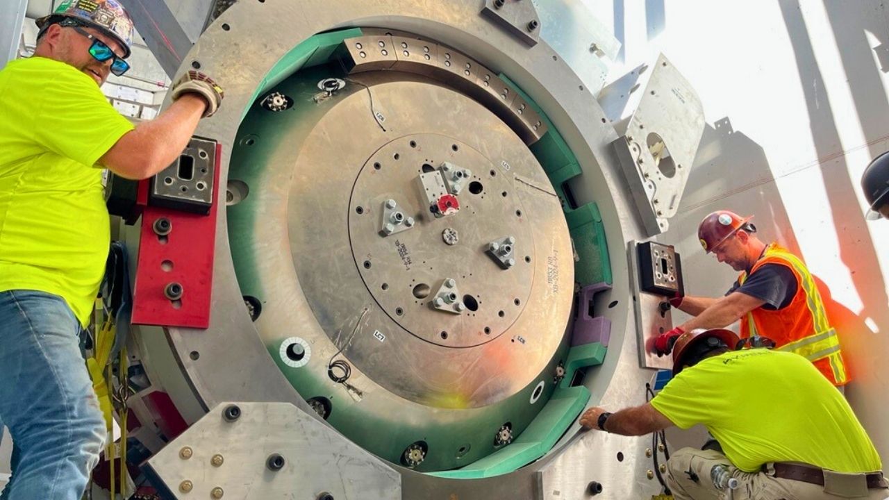 Milestone Moment: Proton Therapy Accelerator Arrives at BayCare Cancer Institute