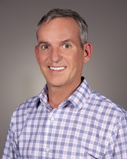A headshot photo of Jason Fields.