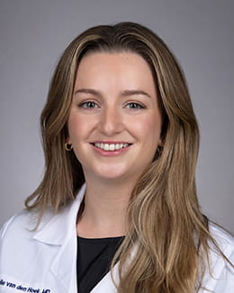 Gabriella van dek Hoek's headshot in a lab coat